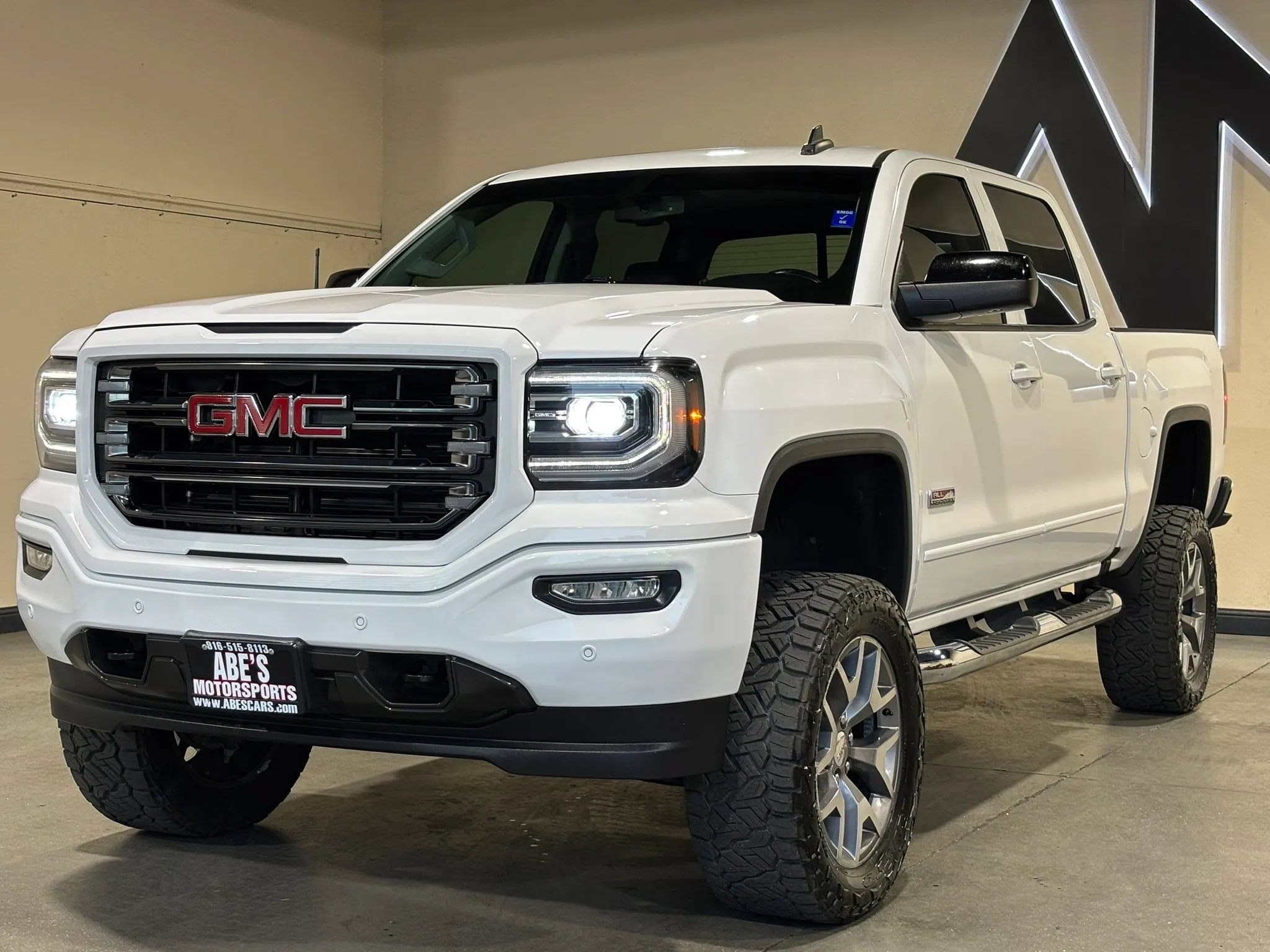 Used 2017 GMC Sierra 1500 SLT AWD/4WD image 1