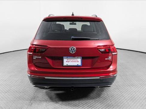 Used 2018 Volkswagen Tiguan SE w/ Panoramic Sunroof Package AWD/4WD image 7