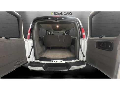 Used 2004 Chevrolet Express 3500 Extended Passenger w/ LS Preferred Equipment Group RWD image 19