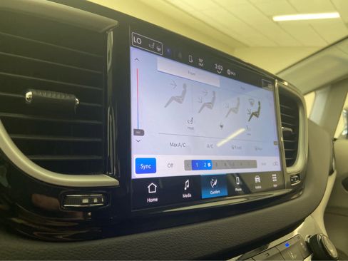 Used 2024 Chrysler Pacifica Touring-L FWD image 29