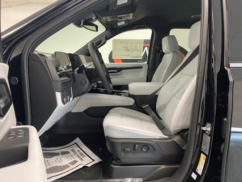 New 2025 Chevrolet Suburban Premier image 14