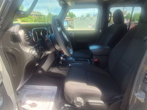 Used 2023 Jeep Gladiator Sport AWD/4WD image 10