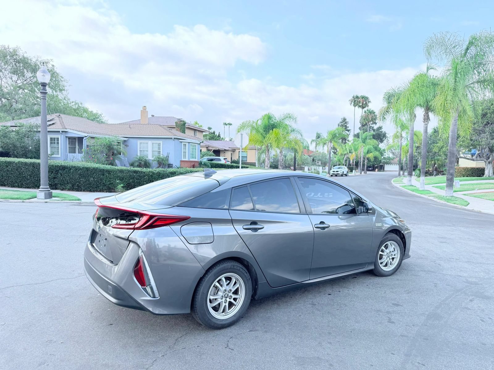 Used 2021 Toyota Prius Prime LE FWD image 5