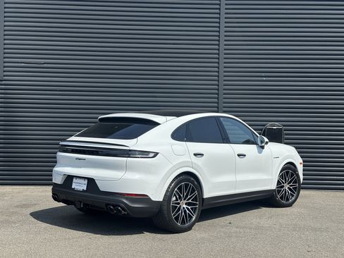 Certified 2025 Porsche Cayenne E-Hybrid Coupe AWD/4WD image 8