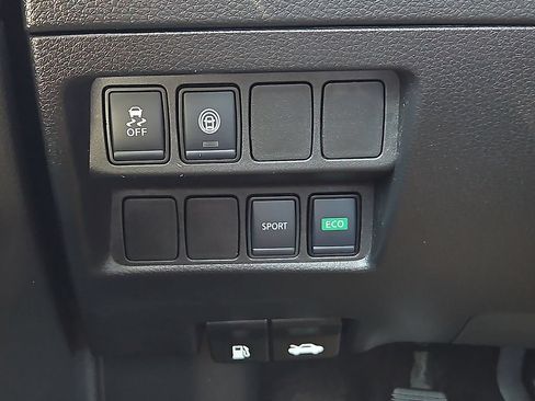 Used 2020 Nissan Rogue Sport SV FWD image 23
