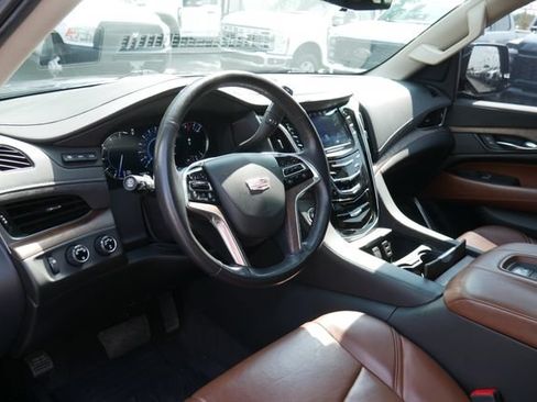 Used 2020 Cadillac Escalade Luxury AWD/4WD image 17