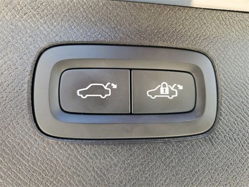 Used 2023 Volvo XC90 B5 Plus w/ Protection Package Premier image 37