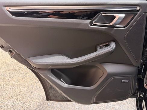 Certified 2025 Porsche Macan image 18