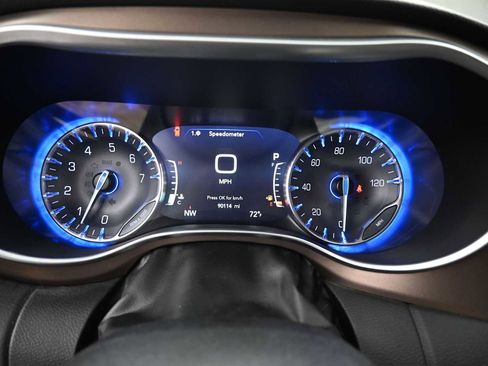 Used 2019 Chrysler Pacifica Touring-L Plus FWD image 7