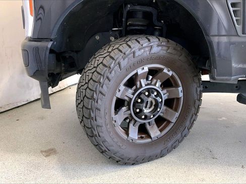 Used 2023 Ford F250 Lariat w/ Sport Appearance Package image 20