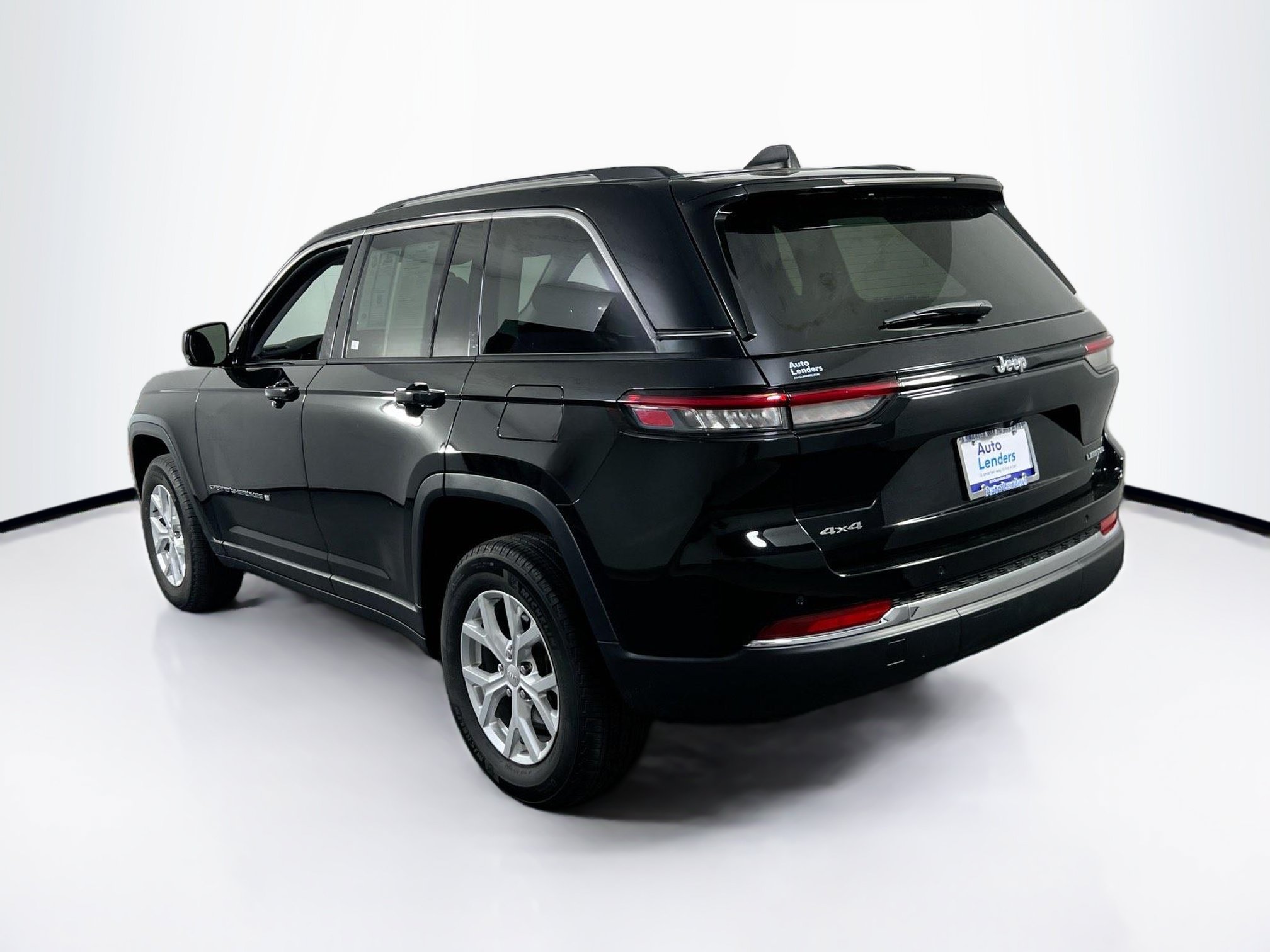 Used 2023 Jeep Grand Cherokee Limited AWD/4WD image 7