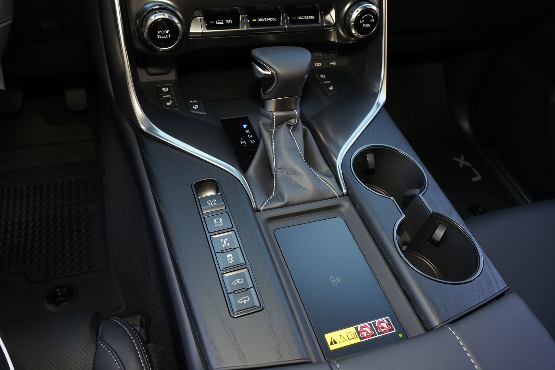 Used 2026 Lexus LX 600 4WD w/ Luxury Package image 18