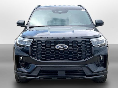 Used 2025 Ford Explorer ST-Line AWD/4WD image 3