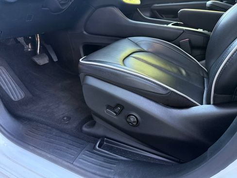 Used 2026 Chrysler Pacifica Limited w/ S Appearance Package FWD image 20
