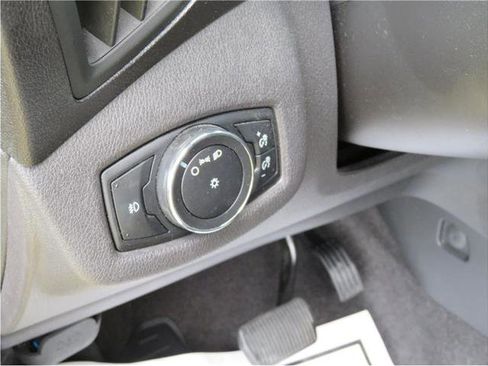 Used 2016 Ford Transit Connect XLT image 11