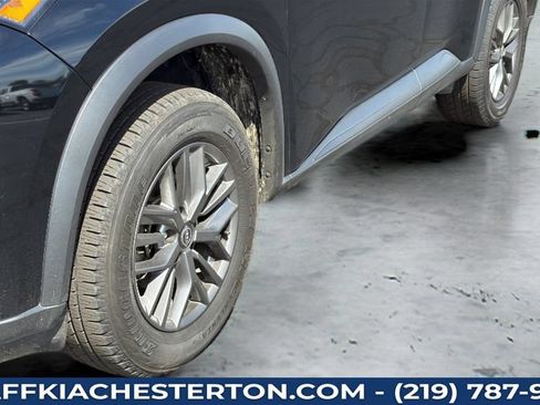 Used 2023 Nissan Rogue S AWD/4WD image 30