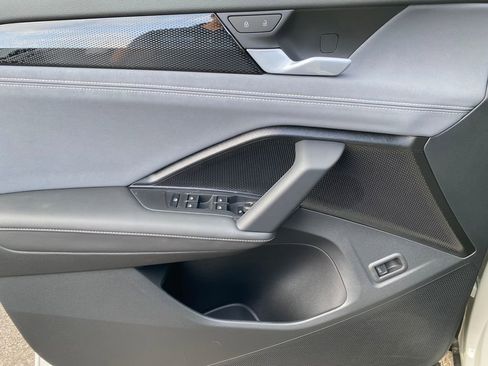New 2026 Volkswagen Tiguan SE R-Line FWD image 13