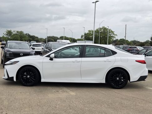 Used 2025 Toyota Camry SE FWD image 6
