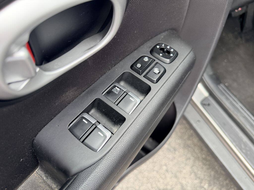 Used 2017 Kia Soul w/ Convenience Package FWD image 8