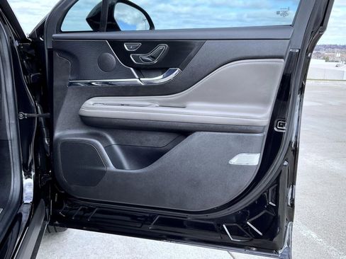 Certified 2024 Lincoln Corsair AWD w/ Equipment Group 101A image 17