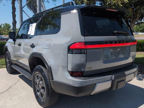 Used 2025 Lexus GX 550 image 8