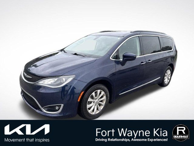 Used 2017 Chrysler Pacifica Touring-L w/ 13 Speaker Alpine Sound Group FWD image 1