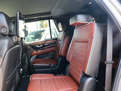Used 2023 GMC Yukon Denali Ultimate AWD/4WD image 38