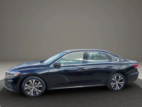 Used 2021 Volkswagen Passat 2.0T SE w/ Luggage Net & Mats Package image 3