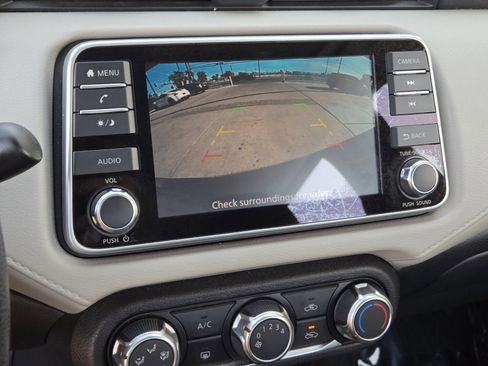 Used 2022 Nissan Versa SV FWD image 19