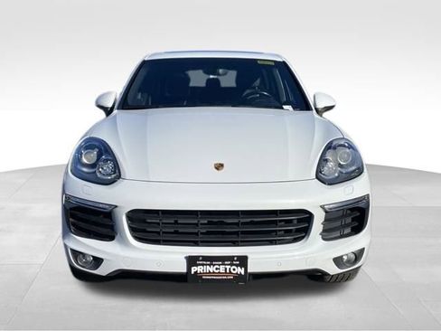 Used 2017 Porsche Cayenne image 2