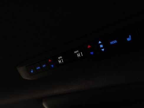 Used 2024 Toyota Sienna Platinum image 13