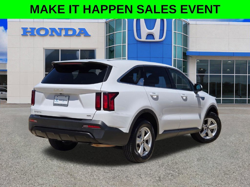 Used 2023 Kia Sorento LX AWD/4WD image 3
