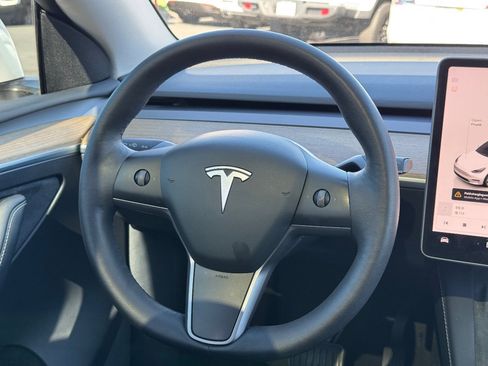Used 2023 Tesla Model Y Long Range image 27