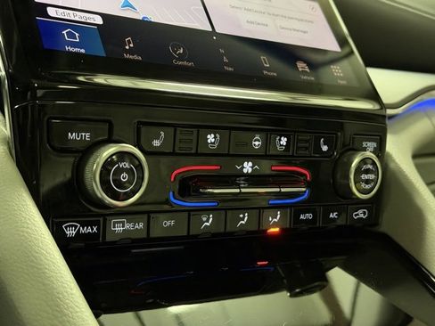 Used 2022 Jeep Grand Cherokee L Overland w/ Luxury Tech Group IV image 16