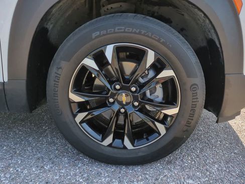 Used 2022 Chevrolet TrailBlazer LT w/ Confidence II Package FWD image 11