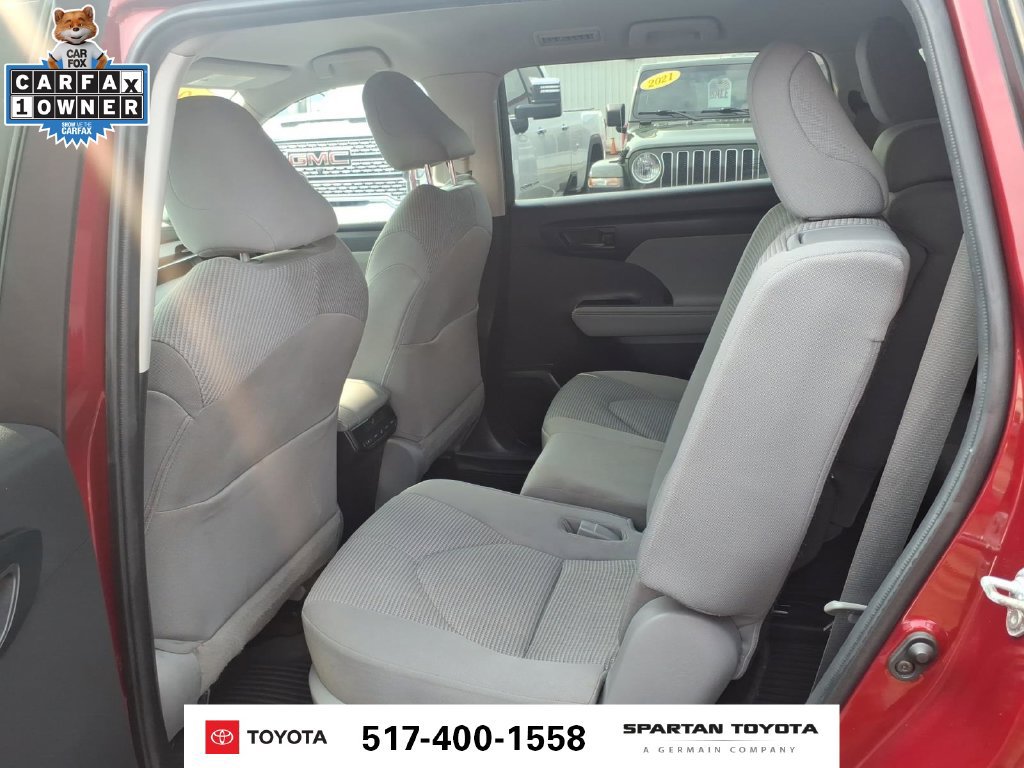 Used 2022 Toyota Highlander LE AWD/4WD image 12