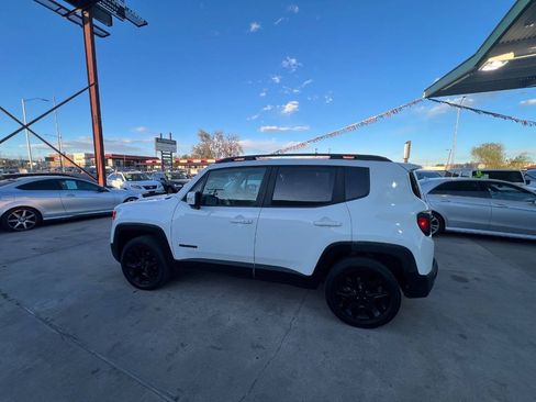 Used 2017 Jeep Renegade Altitude AWD/4WD image 23
