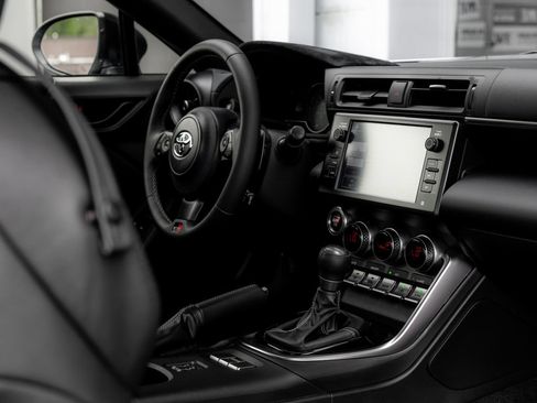 Used 2024 Toyota GR86 Premium RWD image 17