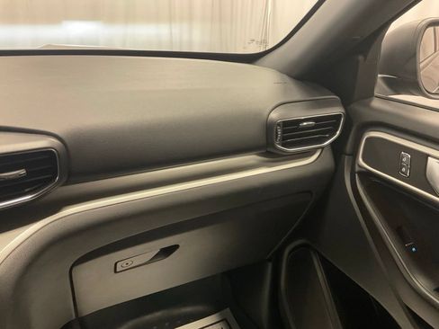 Used 2020 Ford Explorer XLT w/ Equipment Group 202A AWD/4WD image 27