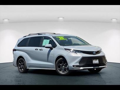 Certified 2025 Toyota Sienna XLE Woodland Edition