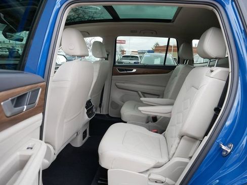 Certified 2025 Volkswagen Atlas SE w/ Panoramic Sunroof Package image 16