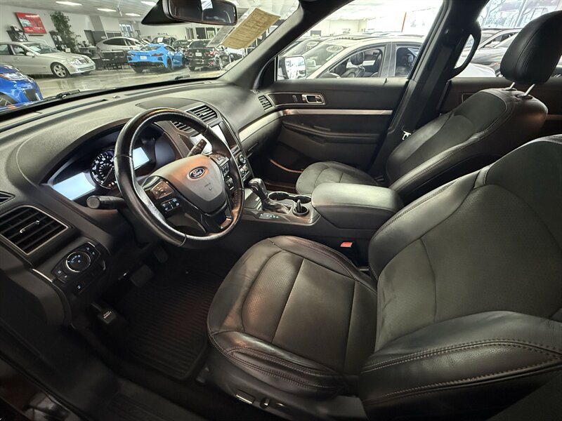 Used 2018 Ford Explorer XLT w/ Equipment Group 202A FWD image 17