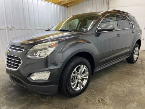 Used 2017 Chevrolet Equinox LT w/ Convenience Package image 3