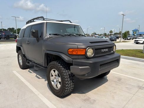 Used 2007 Toyota FJ Cruiser 2WD image 3
