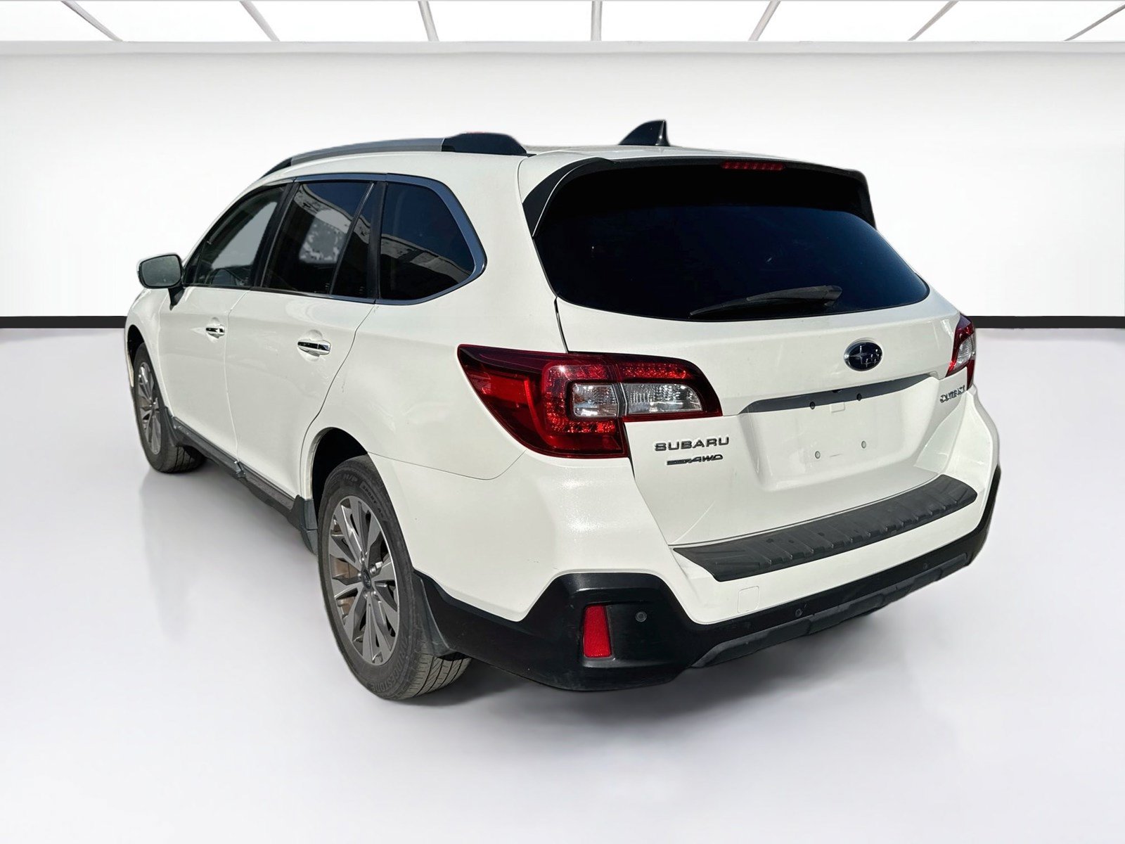 Used 2019 Subaru Outback 2.5i Touring AWD/4WD image 6