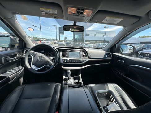 Used 2016 Toyota Highlander Limited AWD/4WD image 30