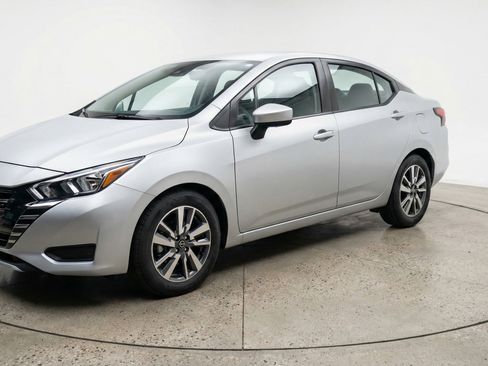 Used 2025 Nissan Versa SV image 3