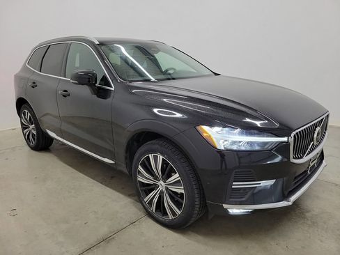 Certified 2023 Volvo XC60 B5 Plus w/ Climate Package image 4