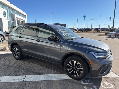 Used 2022 Volkswagen Tiguan S image 3