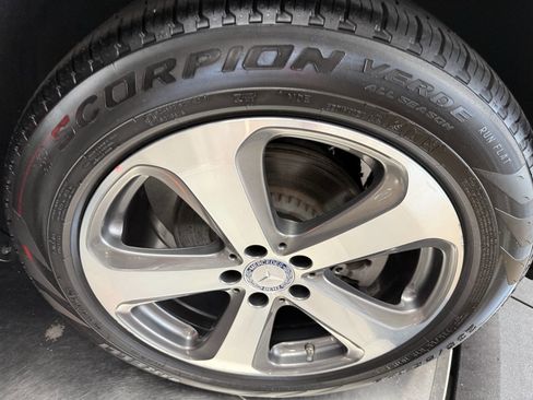 Used 2017 Mercedes-Benz GLC 300 4MATIC image 29